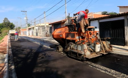 Obras de drenagem e pavimentação na avenida Diogo Fontes seguem a todo vapor