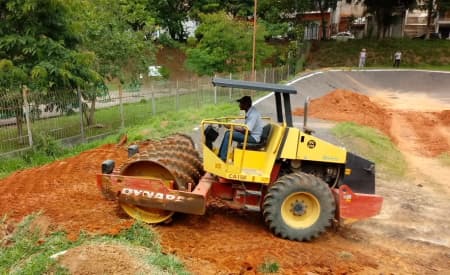 Pista de bicicross passa por manutenção