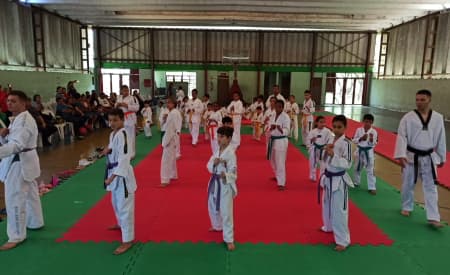 Esportes realiza exame de faixas e festival de Taekwondo