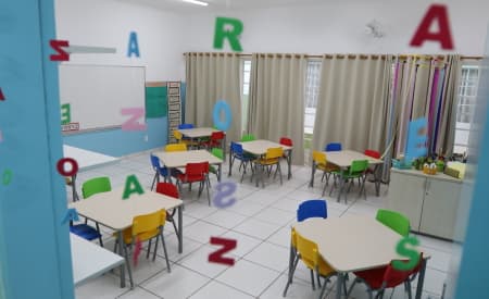 Prefeitura entregou a reforma e ampliação de seis escolas nesta semana