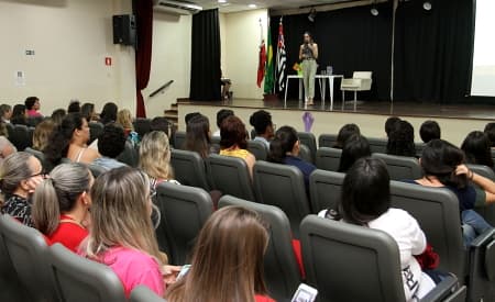 Escola de Gestão promove palestra em comemoração ao Dia da Mulher