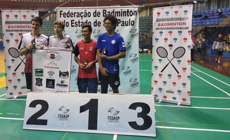 Badminton de Jacareí conquista ouro em etapa estadual