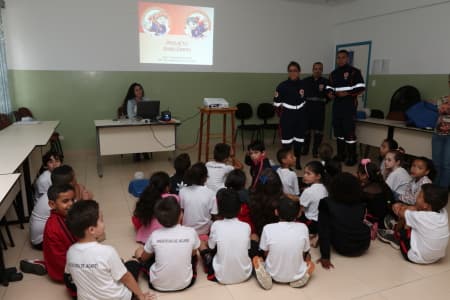 Projeto “Samuzinho” orienta alunos de escola municipal do bairro Igarapés