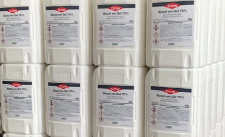 Empresa doa 3.500 litros de álcool gel para Secretaria de Saúde de Jacareí