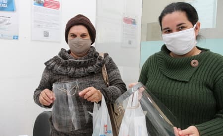 Prefeitura doa ‘kit de segurança’ aos ambulantes para retomada parcial dos trabalhos