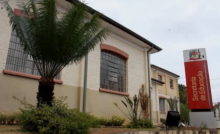 Educação prorroga contratos de professores e ADIs