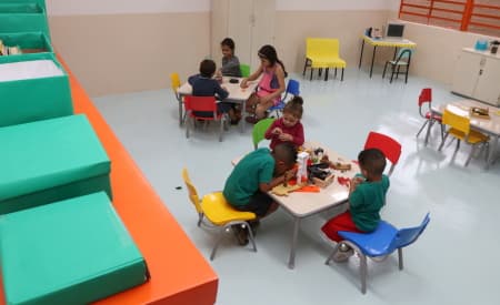 Jacareí recebe prêmio estadual por universalização do acesso à educação infantil