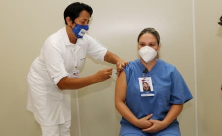 Jacareí recebe 3 mil doses da Coronavac e inicia campanha de vacinação contra a Covid-19