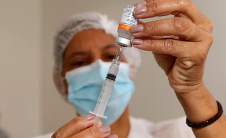 Imunização! Jacareí dá sequência à aplicação de segunda dose e inicia dose de reforço para idosos acima de 70 anos, na quarta-feira (29)