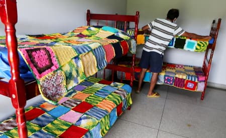 Centro Pop e Casa de Passagem recebem doação de 120 mantas para serem entregues aos assistidos