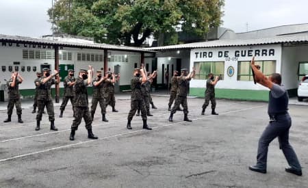 Guarda Municipal de Jacareí ministra treinamento aos atiradores do Tiro de Guerra