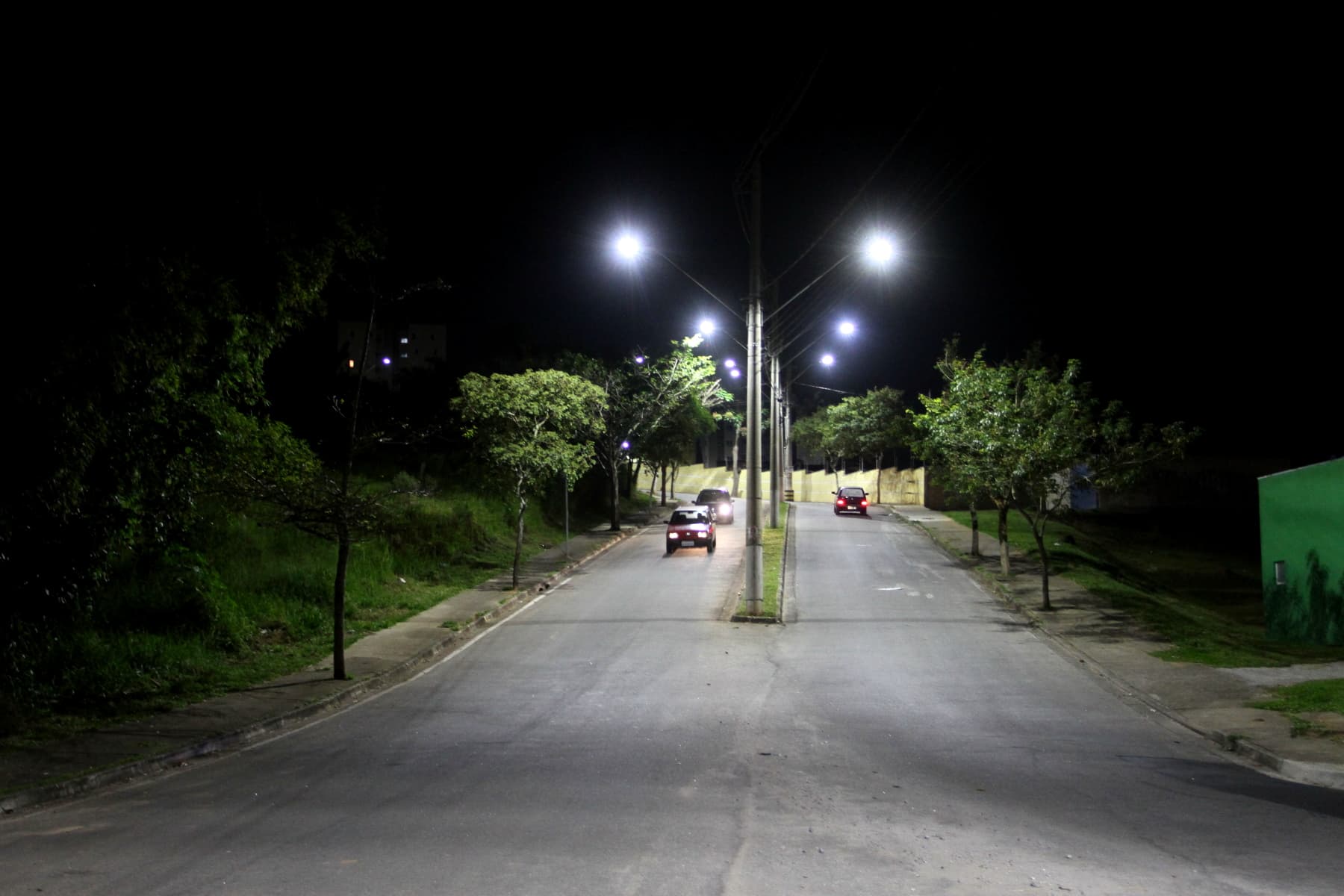 Nova iluminação em LED na Rua Nadim Ruston traz segurança para motoristas e moradores