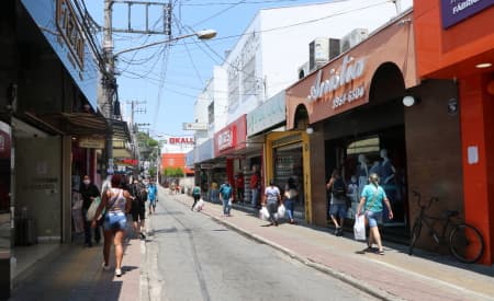 Estabelecimentos passam a funcionar com horário estendido e capacidade ampliada a partir de domingo (1º)