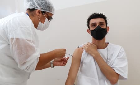 Jacareí segue com vacinação contra a COVID-19 para toda população acima de 12 anos, na segunda (20) e terça (21)