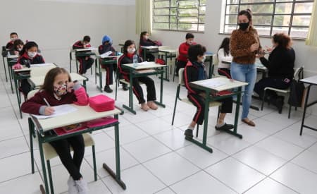 Educação retorna com possibilidade de 100% das aulas presenciais na segunda-feira (4)