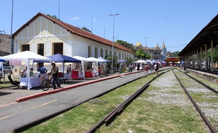 Com quase o dobro de barracas, Feira dos Trilhos reúne bom público, em Jacareí
