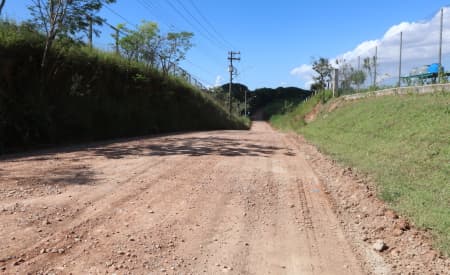 Estrada do Tanquinho recebe serviços de manutenção