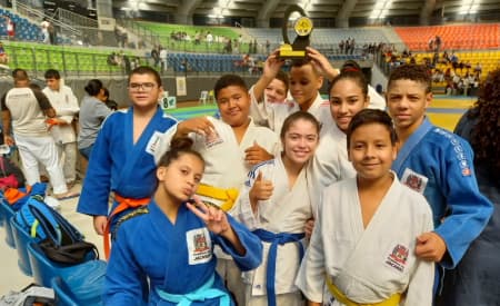 Atletas de Jacareí representaram a cidade em campeonatos nos dois primeiros fins de semana de maio