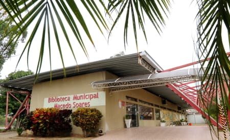 Alunos da Rede Municipal recebem livros com temática: ‘História Afro-brasileira e Indígena’