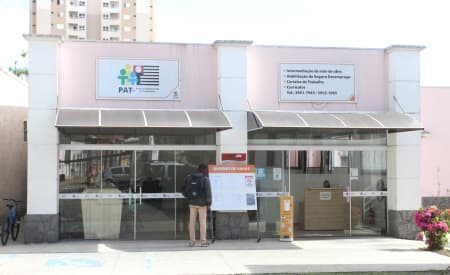 PAT de Jacareí está com 26 vagas abertas de emprego para novo supermercado no Villa Branca