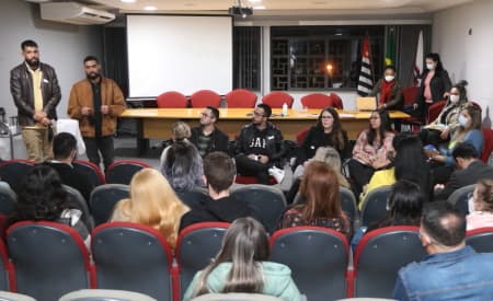 ‘Dialoga LGBTQIA+’ reúne cerca de 40 pessoas para discutir políticas públicas, em Jacareí