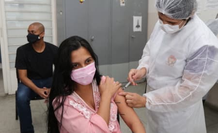 Prefeitura de Jacareí inicia aplicação da quarta dose contra a Covid-19 em novo público