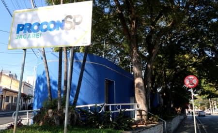 Procon de Jacareí notifica papelarias