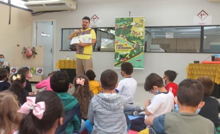 ‘Viagem Literária’ encanta alunos na Biblioteca Municipal de Jacareí