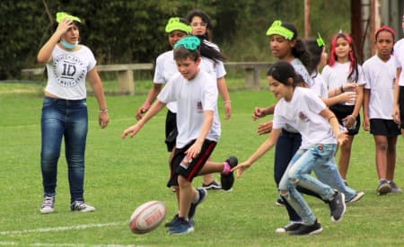 Alunos da rede municipal participam de projeto “Vem pro Rugby”