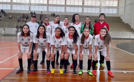 Equipes de basquete e futsal de Jacareí entraram em quadra