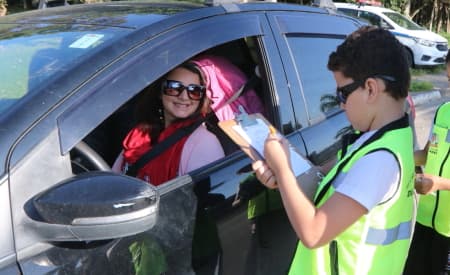 Últimas semanas do Agente de Trânsito Mirim têm blitz educativa e formatura
