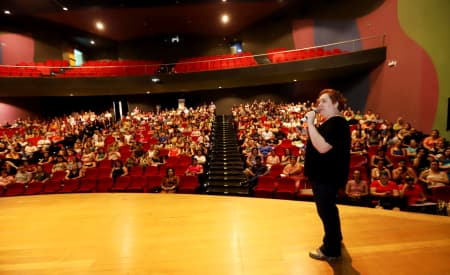Rede municipal promove palestra em parceria com Instituto Ayrton Senna para cerca de mil educadores