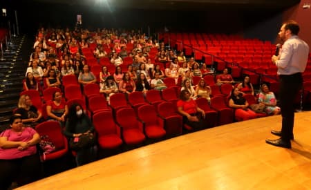 Rede municipal de Educação recebe prêmio por formação em parceria com Metodologia Impare