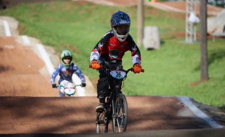 Pilotos da equipe de Jacareí vencem 1ª Etapa do Paulista de Bicicross