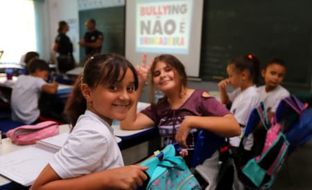 Projeto ‘Semeadores da Paz’ orienta estudantes sobre bullying e como agir em situação de emergência