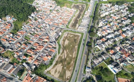 Prefeitura realizou limpeza dos piscinões do Turi. Imagens de drone mostram resultados.