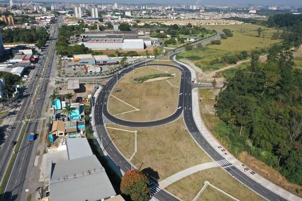 Prefeitura entrega nova rotatória da Avenida Engenheiro Davi Monteiro Lino
