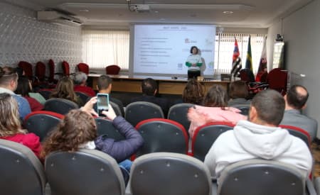 Prefeitura de Jacareí e Projeto Renascentes recebem visita de diretor global de sustentabilidade da água da AMBEV
