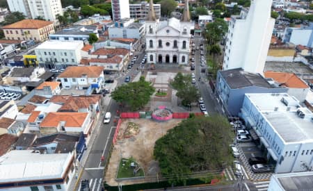 Praça da Matriz, no Centro de Jacareí, está em reforma. Veja melhorias previstas e prazo de execução