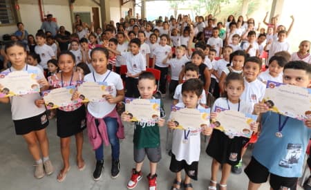 Iniciativa do Programa Educom Saúde, em Jacareí, conscientiza crianças em relação ao combate à dengue, reciclagem de lixo e economia de água