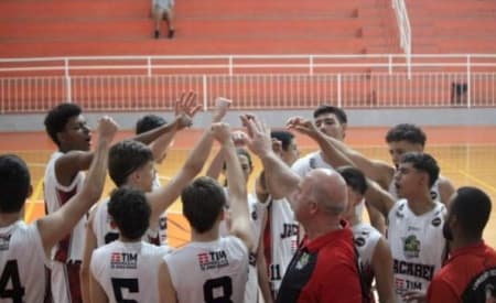 Basquete sub-18 e sub-16 vencem rodada do Campeonato Paulista