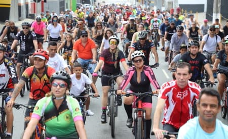 Passeio Ciclístico atraiu mais de 6 mil participantes, para comemorar o aniversário de Jacareí
