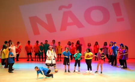Cerca de 500 pessoas participam de evento sobre o Dia Nacional de Combate ao Abuso e Exploração Sexual de Crianças e Adolescentes