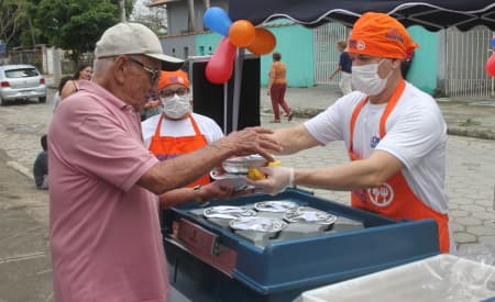 Unidade do Bom Prato Móvel passa a atender no bairro Rio Comprido