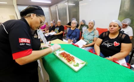 Mais de 60 alunos concluem cursos de gastronomia, em Jacareí