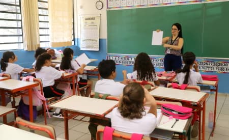 Educação dá início às aulas para 22 mil alunos em Jacareí