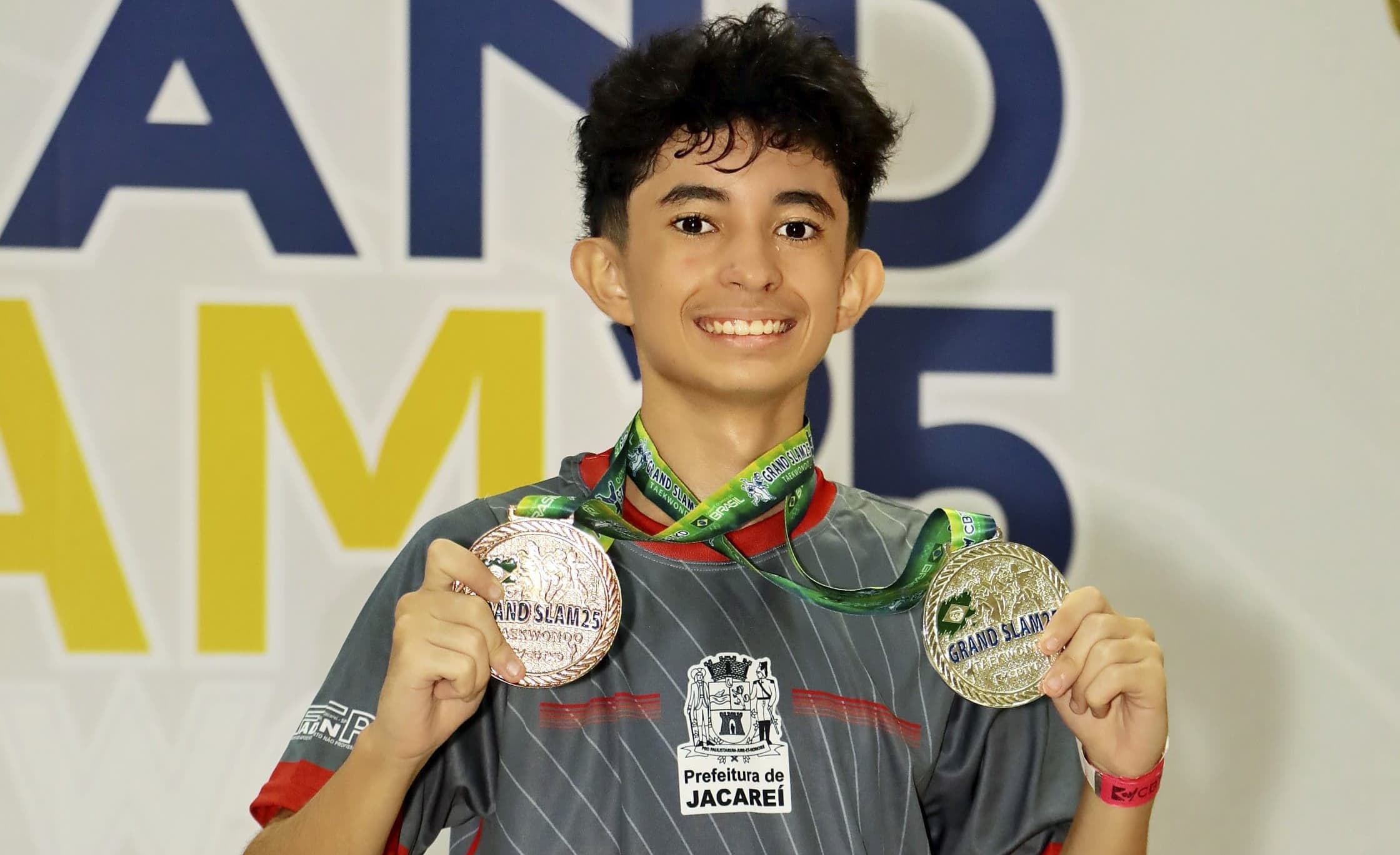 Jacareiense ganha medalha em seletiva e consegue vaga para a Seleção Brasileira de Taekwondo