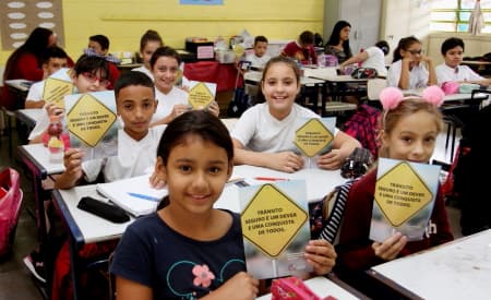 Programa Agente de Trânsito Mirim inicia encontros do ano letivo para alunos da rede municipal