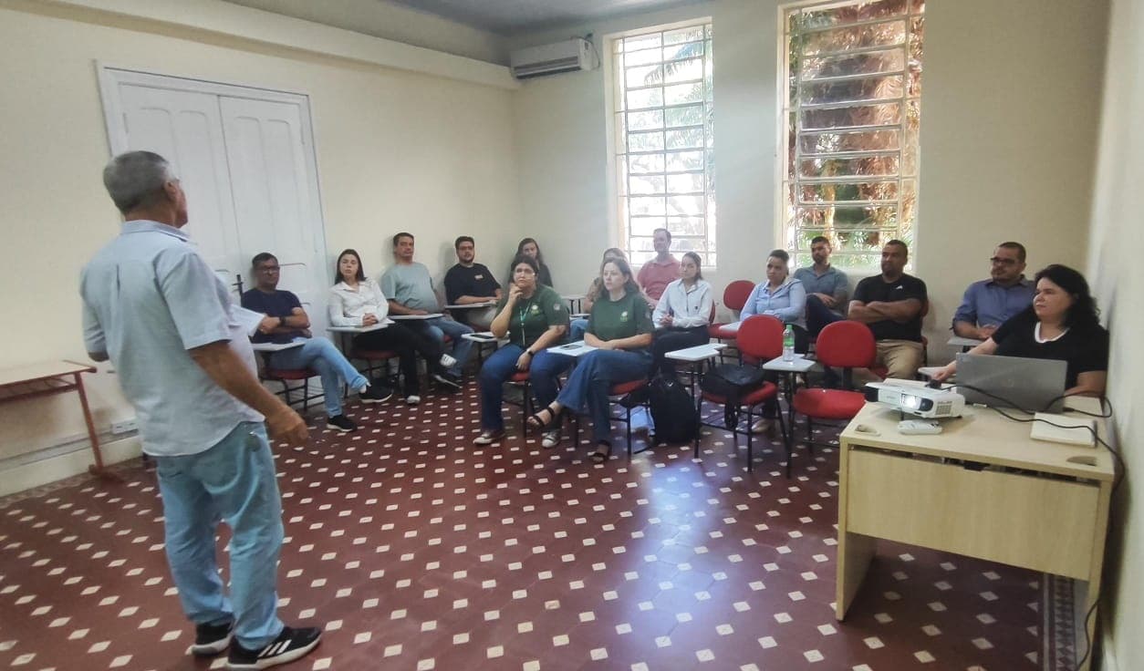 Trabalhadores de obras públicas têm nova integração com instruções contra a dengue em Jacareí