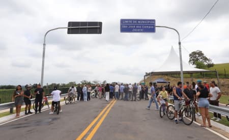 Prefeitura de Jacareí entrega obra de ligação com São José e libera trânsito na via
